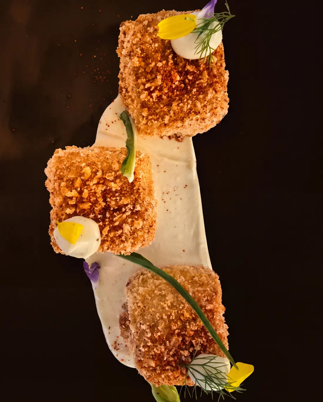Bocconcini panati con fiori eduli
